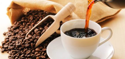 注がれるコーヒー