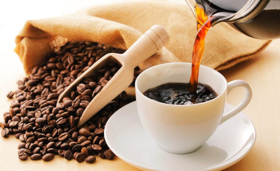 注がれるコーヒー